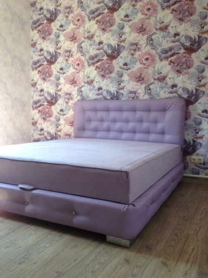 Тахта 1,6м со стразами квадратная спинка