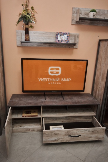 Клео Тумба ТВ