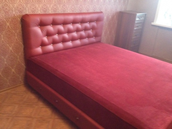 Тахта 1,6м со стразами квадратная спинка